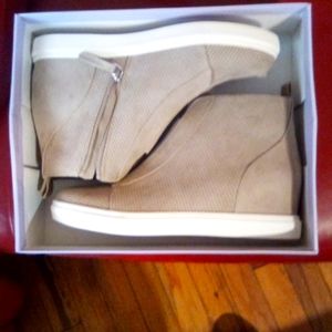 Women's shoes